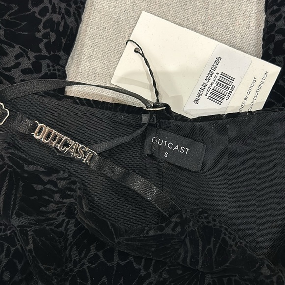 Outcast 2 piece set - Picture 9 of 9